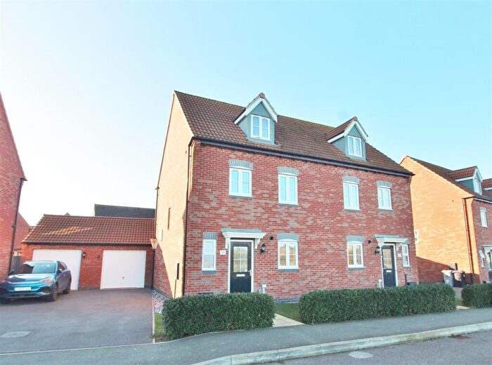 4 Bedroom Semi-Detached House For Sale In Balmoral Drive, Grantham, NG31