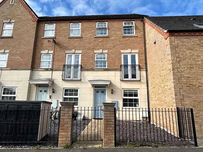 3 Bedroom Town House To Rent In Robins Crescent, Witham St Hughs, LN6