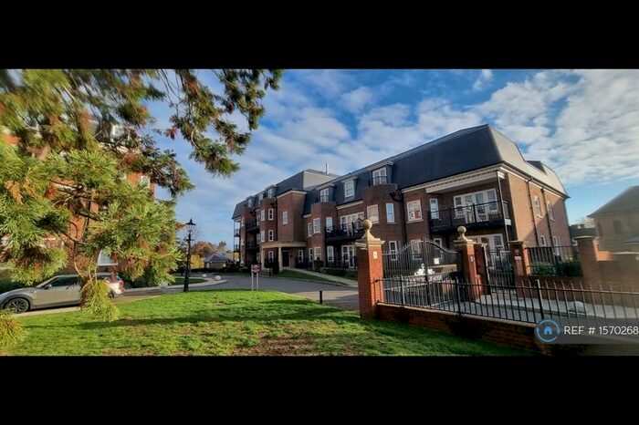 2 Bedroom Flat To Rent In Hampton Grange, Bromley, BR1