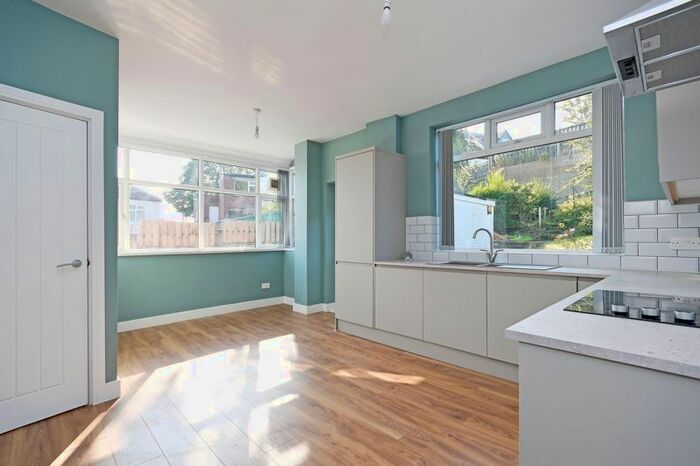 3 Bedroom Semi-Detached House To Rent In Gleadless Bank, Sheffield, S12