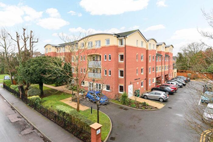 2 Bedroom Retirement Property For Sale In Oaktree Court, Addlestone, KT15