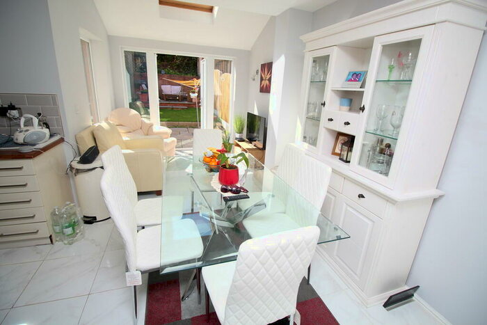 4 Bedroom Town House To Rent In Wath-upon-dearne, Rotherham, S63