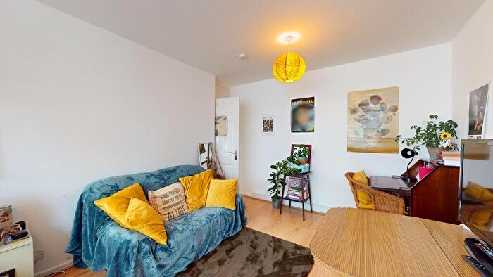 4 Bedroom Maisonette To Rent In Cable Street, Pegswood Court, E1