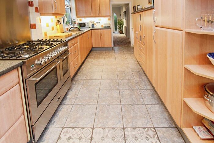 4 Bedroom Detached House For Sale In Gwenbrook Avenue, Beeston, Beeston, NG9