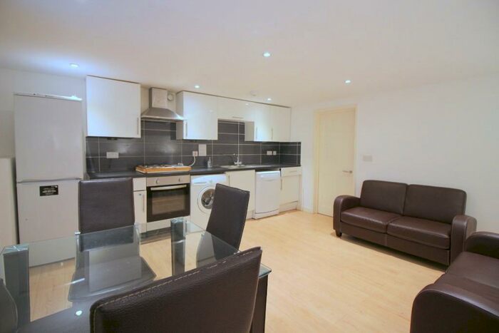 2 Bedroom Flat To Rent In Holbrook Road, London, E15
