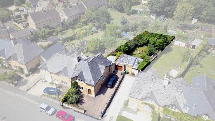 3 Bedroom Semi-Detached House For Sale In Moore Road, Bourton-on-the-Water, GL54
