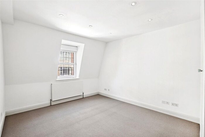 3 Bedroom Flat To Rent In Elystan Street, London, SW3