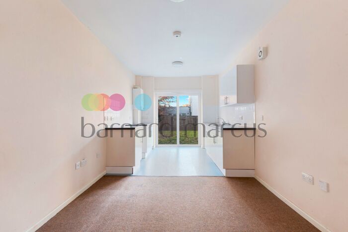 3 Bedroom Apartment To Rent In Bensham Lane, Thornton Heath, CR7