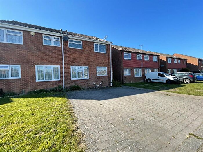 3 Bedroom Semi Detached House To Rent In Fawkham Road, Longfield, DA3