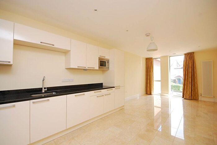 2 Bedroom Flat To Rent In Valley Road, Streatham, London, SW16