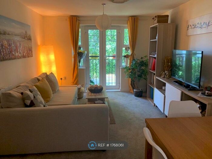 2 Bedroom Flat To Rent In Ashville Way, Wokingham, RG41