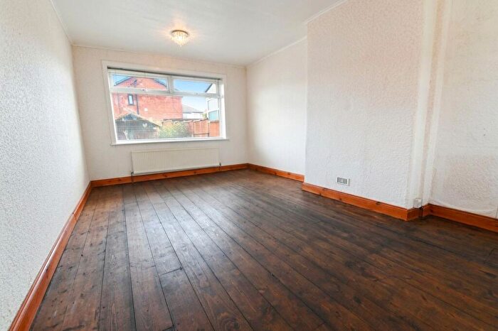 3 Bedroom Semi-Detached House For Sale In Parkstone Drive, Swinton, M27