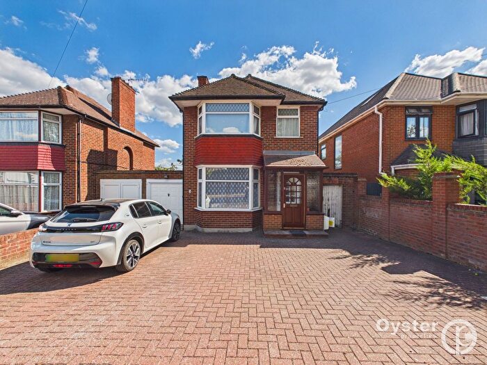 3 Bedroom Detached House To Rent In Beverley Drive, Edgware, HA8