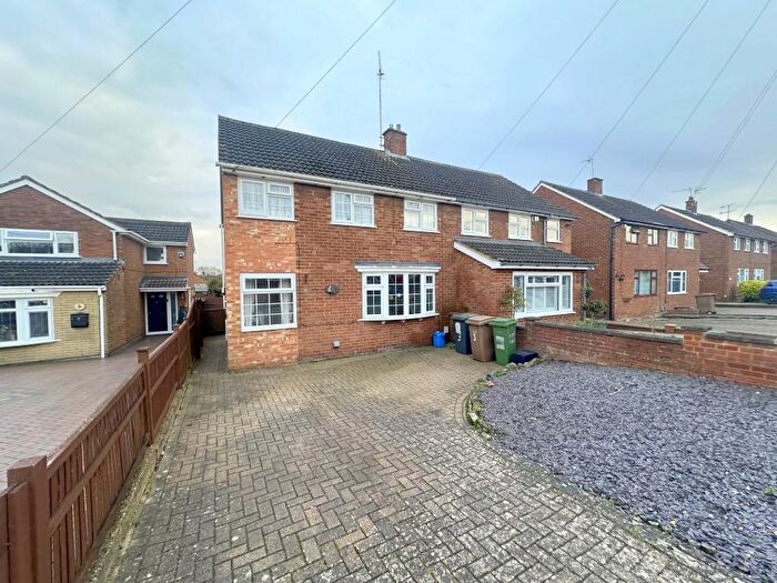 3 Bedroom Semi-Detached House To Rent In Leathwaite Close, Limbury Mead, Luton, LU3