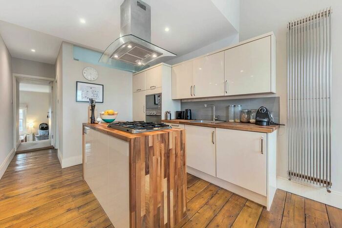 2 Bedroom Flat To Rent In Hildyard Road, Fulham Broadway, London, SW6