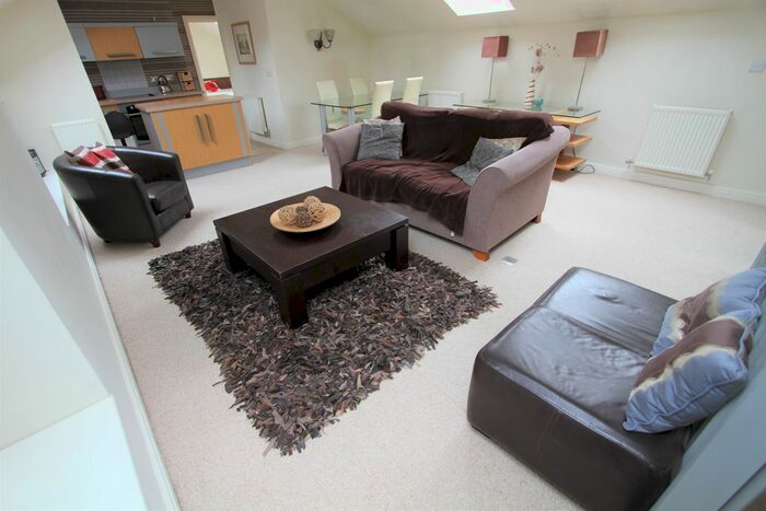 2 Bedroom Flat To Rent In Liverpool Road, Chester, Cheshire, CH2