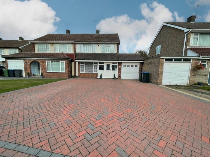 3 Bedroom Semi-Detached House To Rent In The Horseshoe, Hemel Hempstead, Hertfordshire, HP3