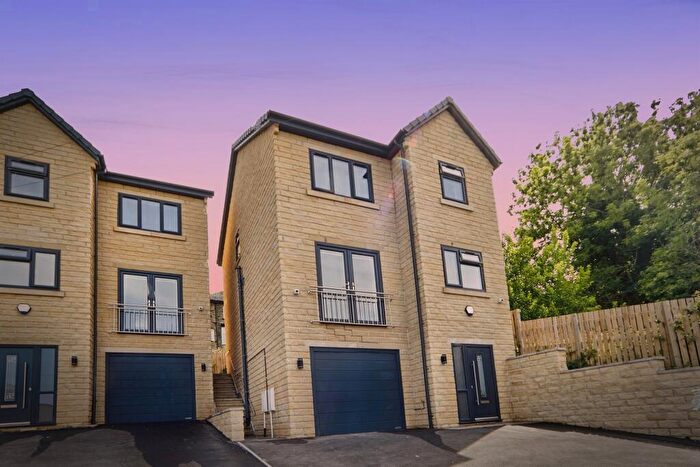 4 Bedroom Detached House For Sale In Prospect Mount, Shipley, BD18