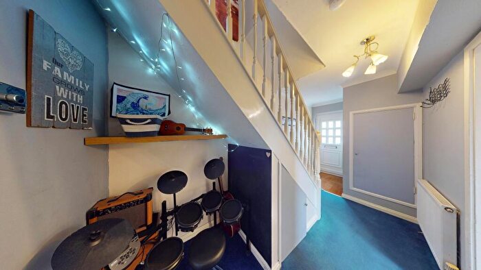 3 Bedroom End Of Terrace House For Sale In Crawley Close, Corringham, Stanford-Le-Hope, Essex, SS17