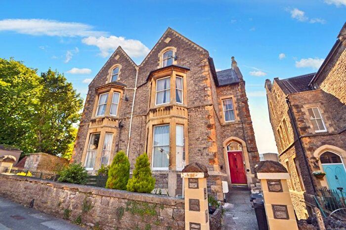 2 Bedroom Flat To Rent In Victoria Road, Clevedon, BS21