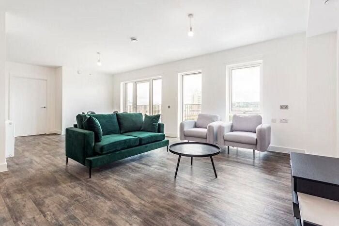 3 Bedroom Flat To Rent In Millet Place, London, London, E16