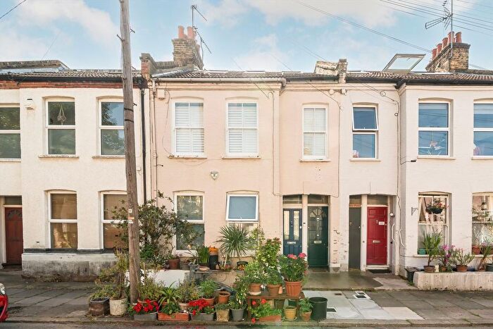 2 Bedroom Flat To Rent In Crimsworth Road, Nine Elms, SW8