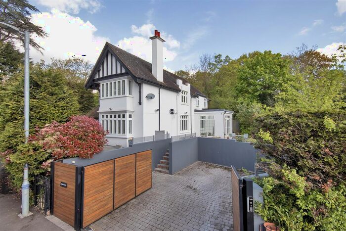 4 Bedroom Detached House For Sale In Rings Hill, Hildenborough, Tonbridge, TN11