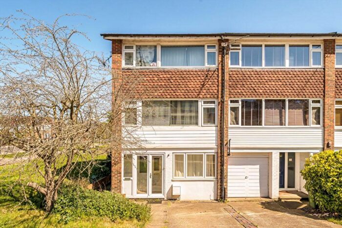 5 Bedroom Terraced House To Rent In Oakways, London, SE9