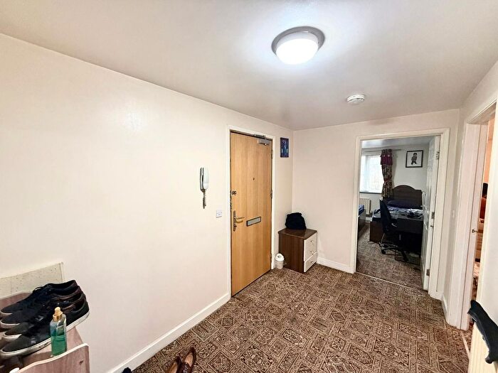 2 Bedroom Flat To Rent In Apprentice Gardens, Northolt, UB5