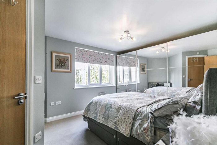 2 Bedroom Flat For Sale In Stants View, Hertford, SG13
