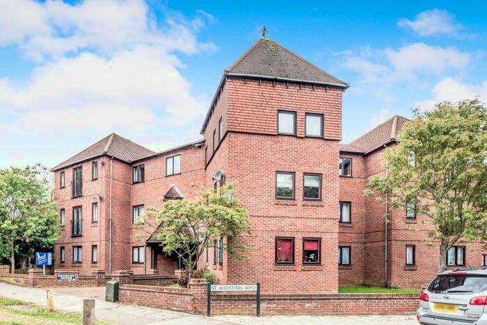2 Bedroom Flat To Rent In Newbury House, Kimbolton Road, Bedford, MK40