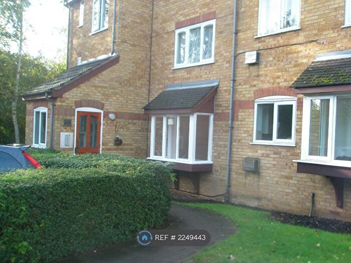 2 Bedroom Flat To Rent In Friern Barnet, London, N11