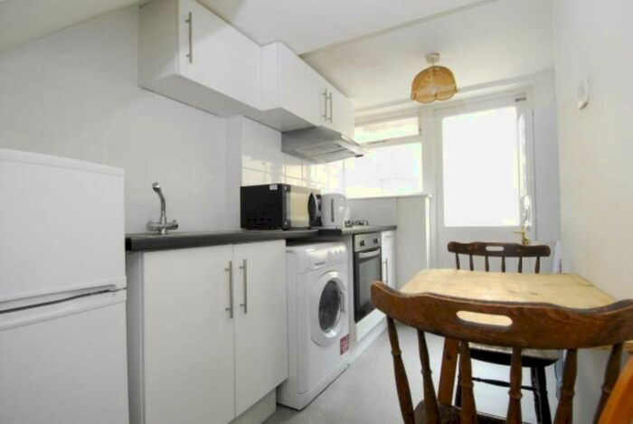 1 Bedroom Apartment To Rent In Napier Terrace, Gf, PL4