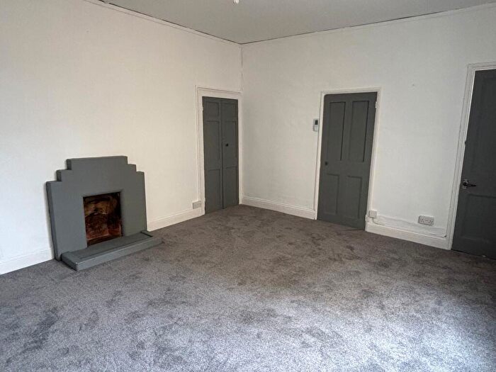 1 Bedroom Flat To Rent In West Cliff, Dawlish, EX7