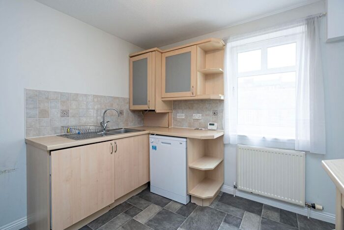 2 Bedroom Flat To Rent In Sinclair Place, Gorgie, Edinburgh, EH11