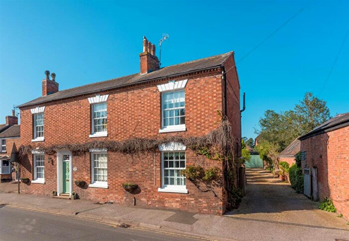 4 Bedroom Detached House For Sale In Wellesbourne Road, Barford, Warwick, CV35
