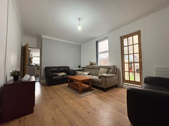 5 Bedroom Terraced House To Rent In Clun Terrace, Cathays, CF24