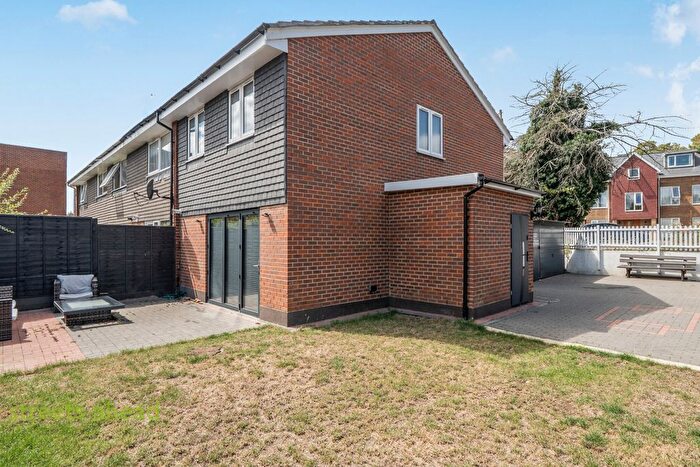 3 Bedroom Semi-Detached House For Sale In Pampisford Road, Purley, CR8
