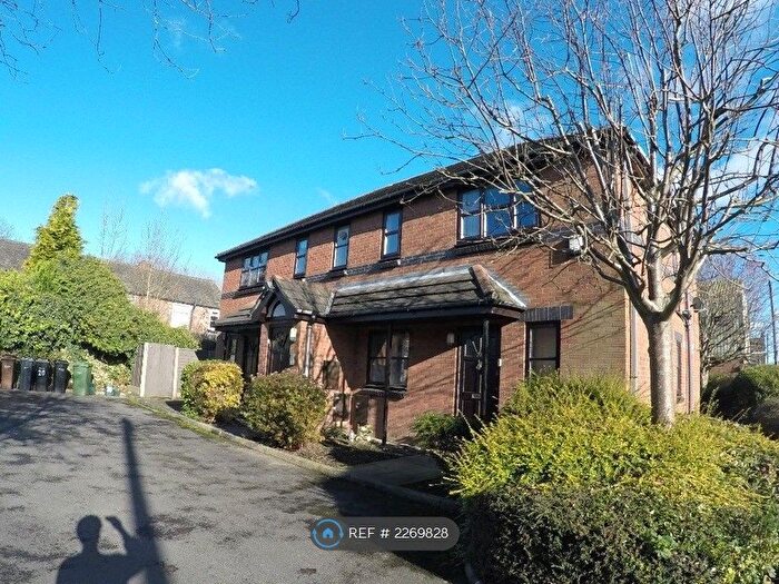 2 Bedroom Flat To Rent In Heaton Norris, Stockport, SK4