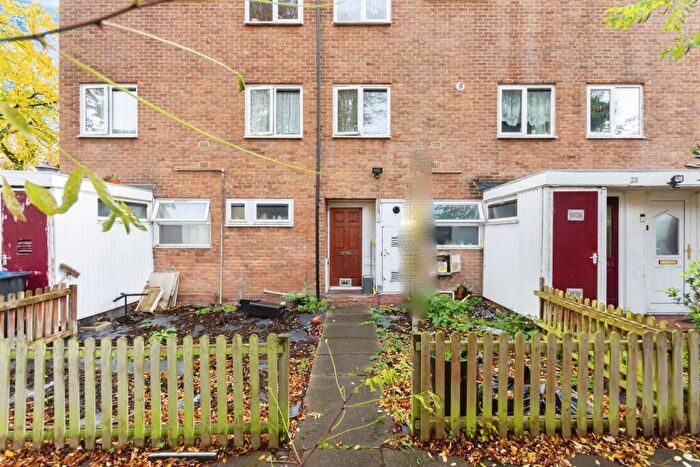 3 Bedroom Maisonette For Sale In Hubert Croft, Birmingham, B29