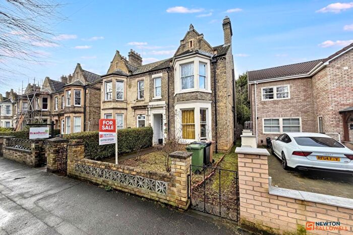 6 Bedroom Semi Detached House For Sale In Broadway, Peterborough, PE1