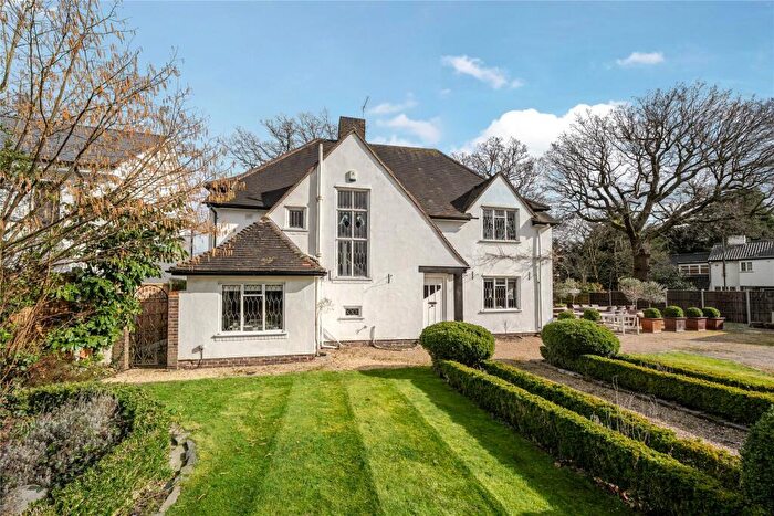 4 Bedroom Detached House For Sale In Oakwood Close, Chislehurst, BR7