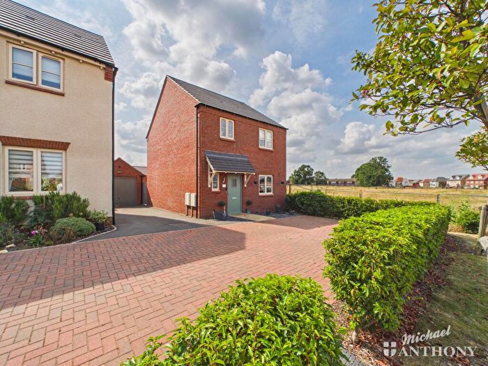 3 Bedroom Detached House For Sale In Seddon Gardens, Leighton Buzzard, LU7