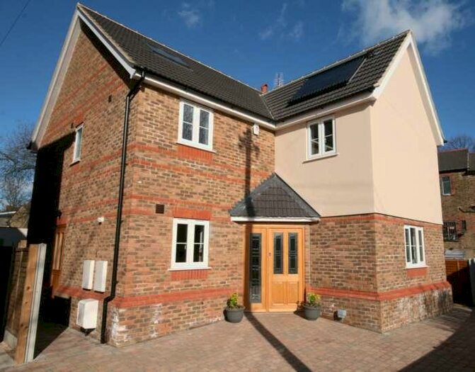 4 Bedroom Detached House To Rent In Westbury Road, Brentwood - . Miles To Brentwood Br Station, CM14