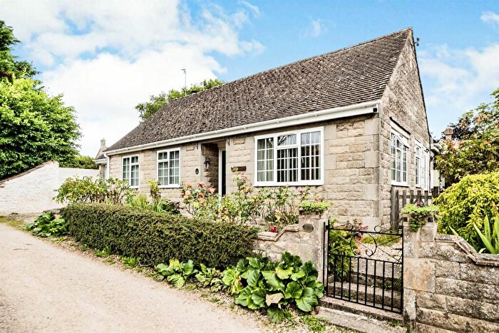 2 Bedroom Detached Bungalow For Sale In Park Lane, Sutton Benger, Chippenham, SN15
