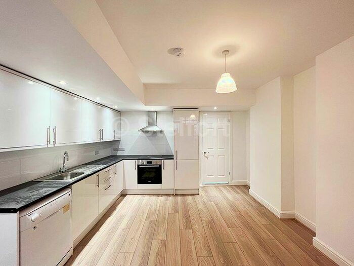 3 Bedroom Maisonette To Rent In Hornsey Road, London, N19