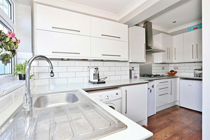 2 Bedroom End Of Terrace House To Rent In Palmeira Road, Bexleyheath, Kent, DA7