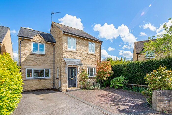 3 Bedroom Detached House For Sale In Sherwood Close, OX26