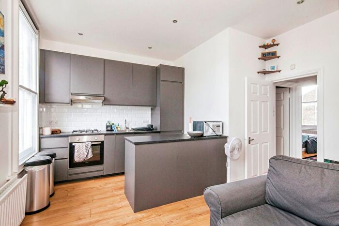 1 Bedroom Flat To Rent In Elm Park, London, SW2
