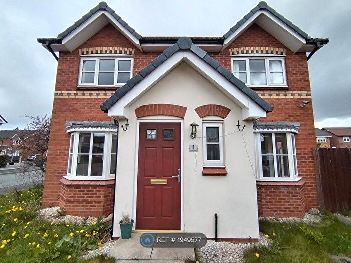 3 Bedroom Semi-Detached House To Rent In Easedale Road, Manchester, M40